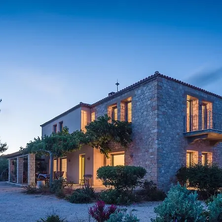 Vrysomylos Villa *