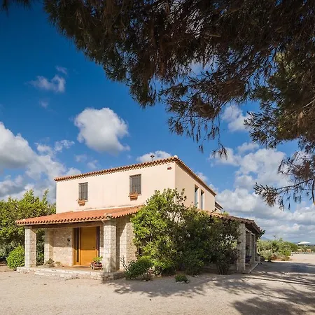 Vrysomylos Villa *